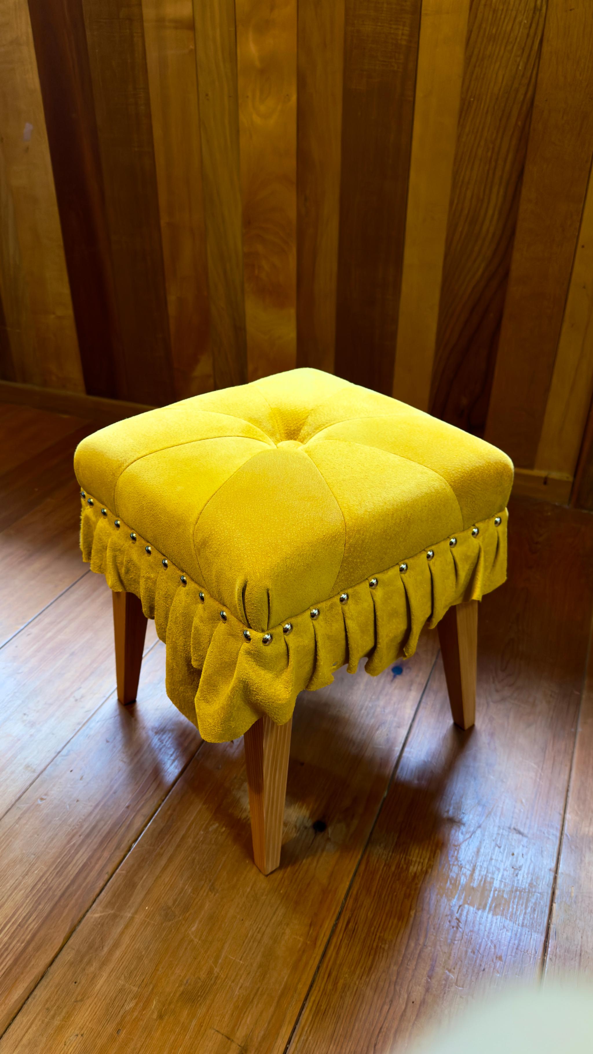 Swell Stool ~スウェル・スツール~ (豚革/マリーゴールド)1枚目の画像